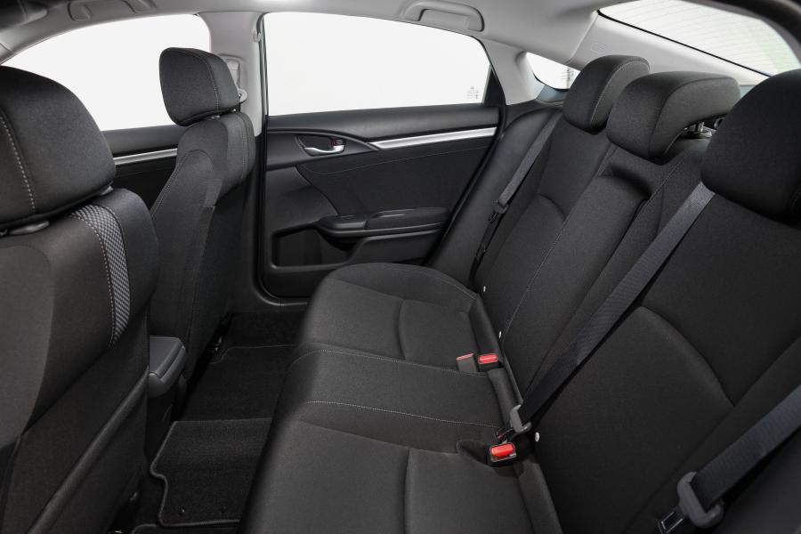 Интерьер Honda Civic VTi-L Sedan (FC) 2019 года  (AU) (фото 26 из 37)